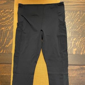 Fabletics size M like new 7/8 length black leggings